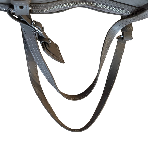 TUMI Voyageur Q-Tote - NWOT Mink - Silver - Includes lock & key - Picture 12 of 14